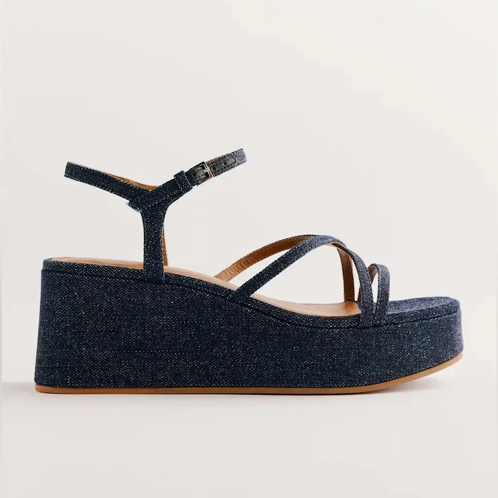NWOT Reformation Zolanda Platform Sandal in Dark Denim 9